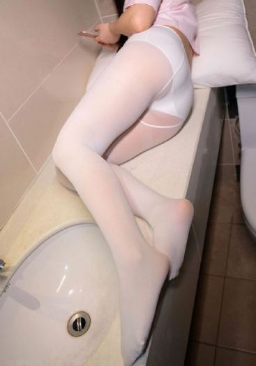 浴室里强摁做开腿呻吟拼免费视频_高清视频在线观看